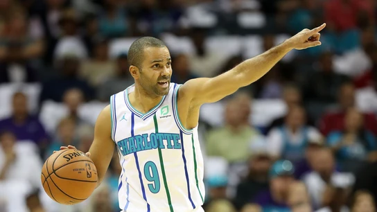 Tony Parker en su último equipo, los Charlotte Hornets Tony Parker en su último equipo, los Charlotte Hornets