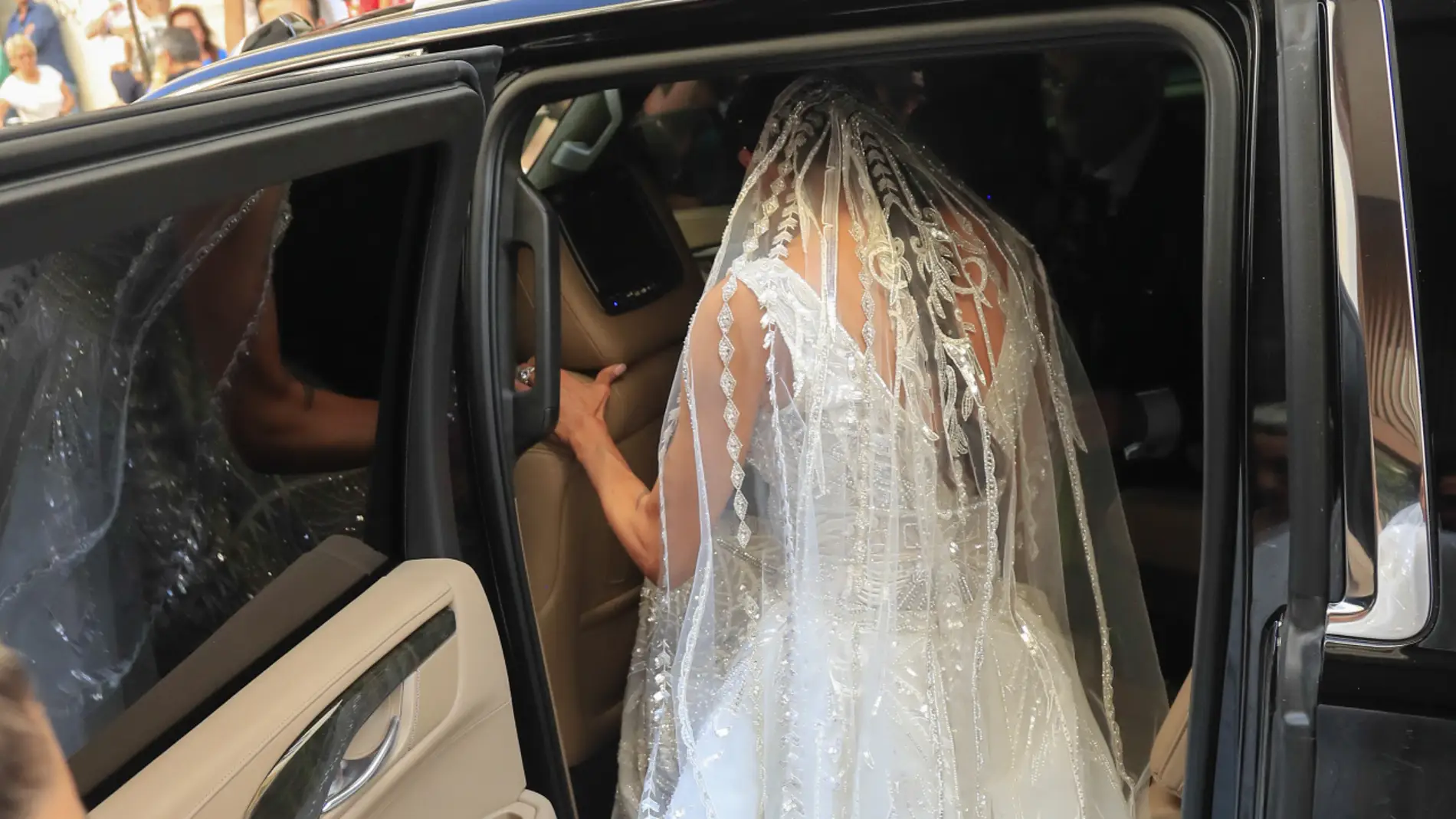 Pilar Rubio, subiendo al coche antes de su boda