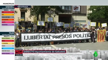 Protesta a las puertas de Ayuntamiento de Sabadell