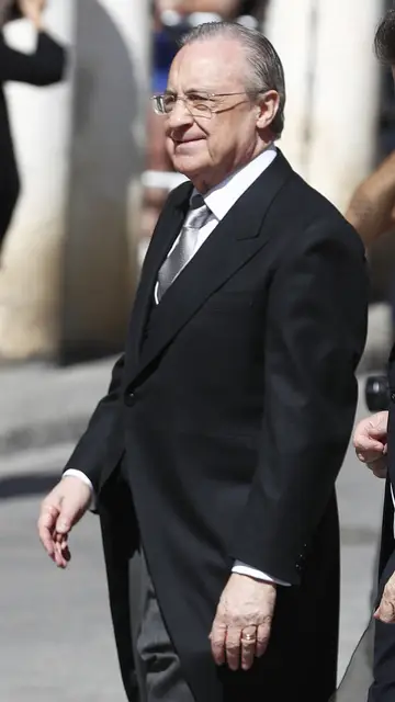 Florentino Pérez, en la boda de Sergio Ramos y de Pilar Rubio Florentino Pérez, en la boda de Sergio Ramos y de Pilar Rubio