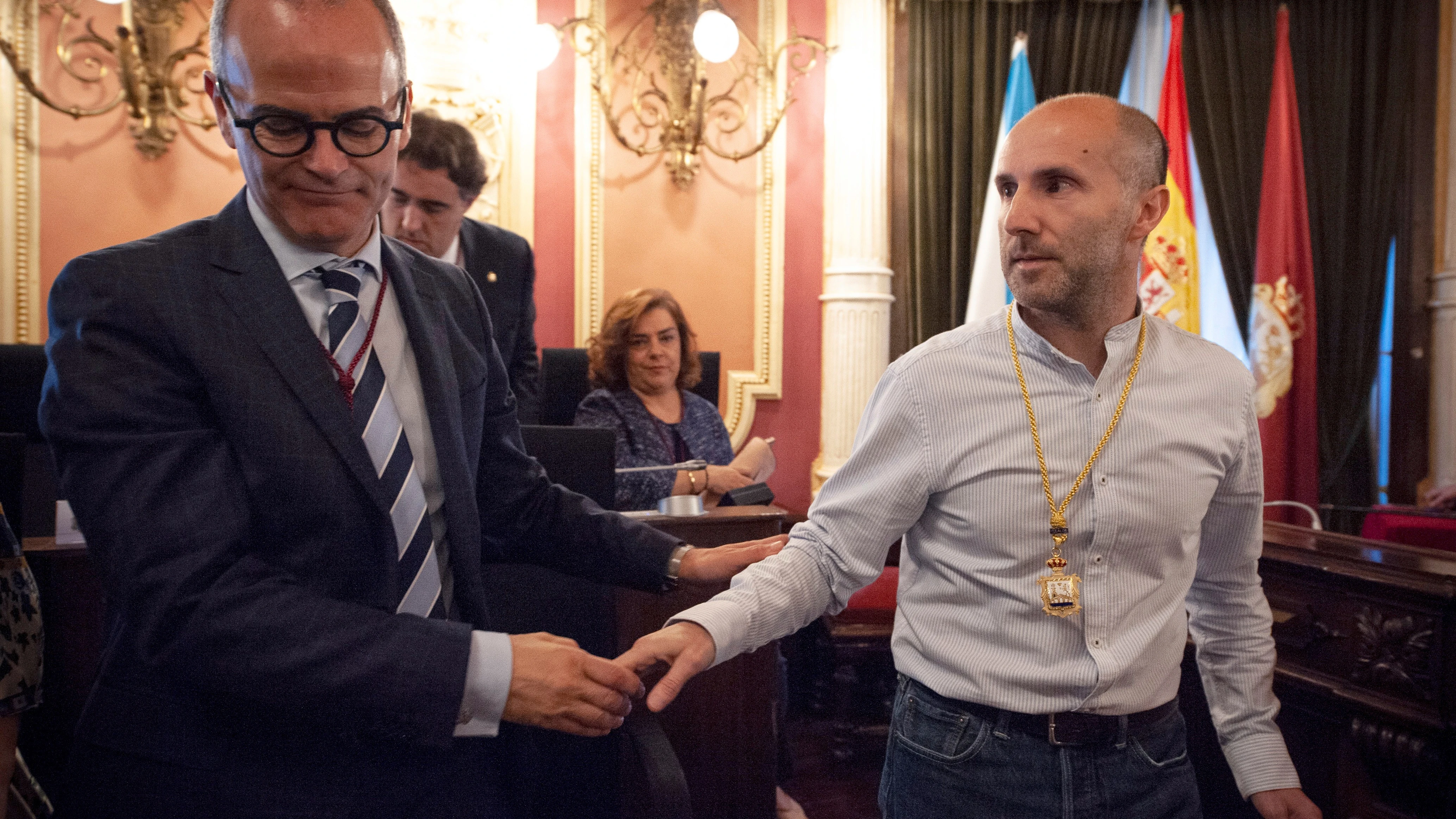 El independiente Jácome consigue con el apoyo del PP la alcaldía de Ourense