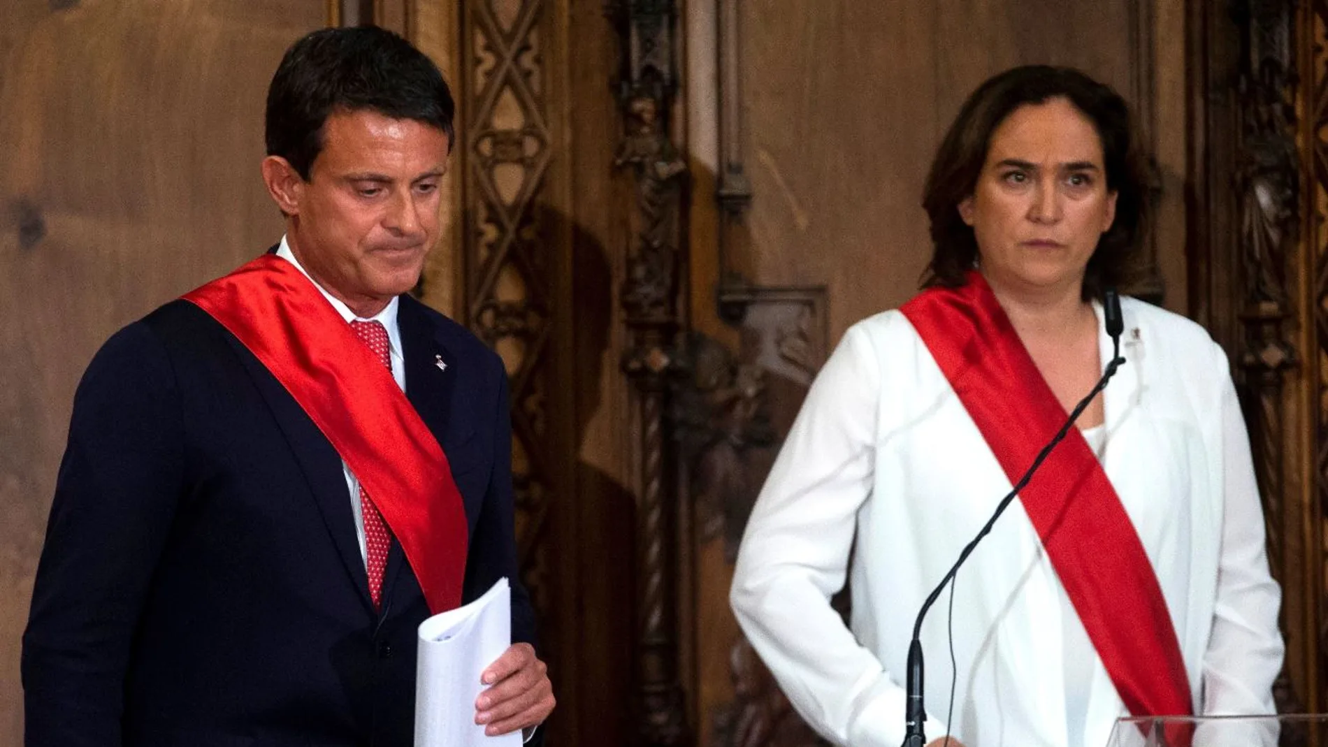 Manuel Valls y Ada Colau en el ayuntamiento de Barcelona