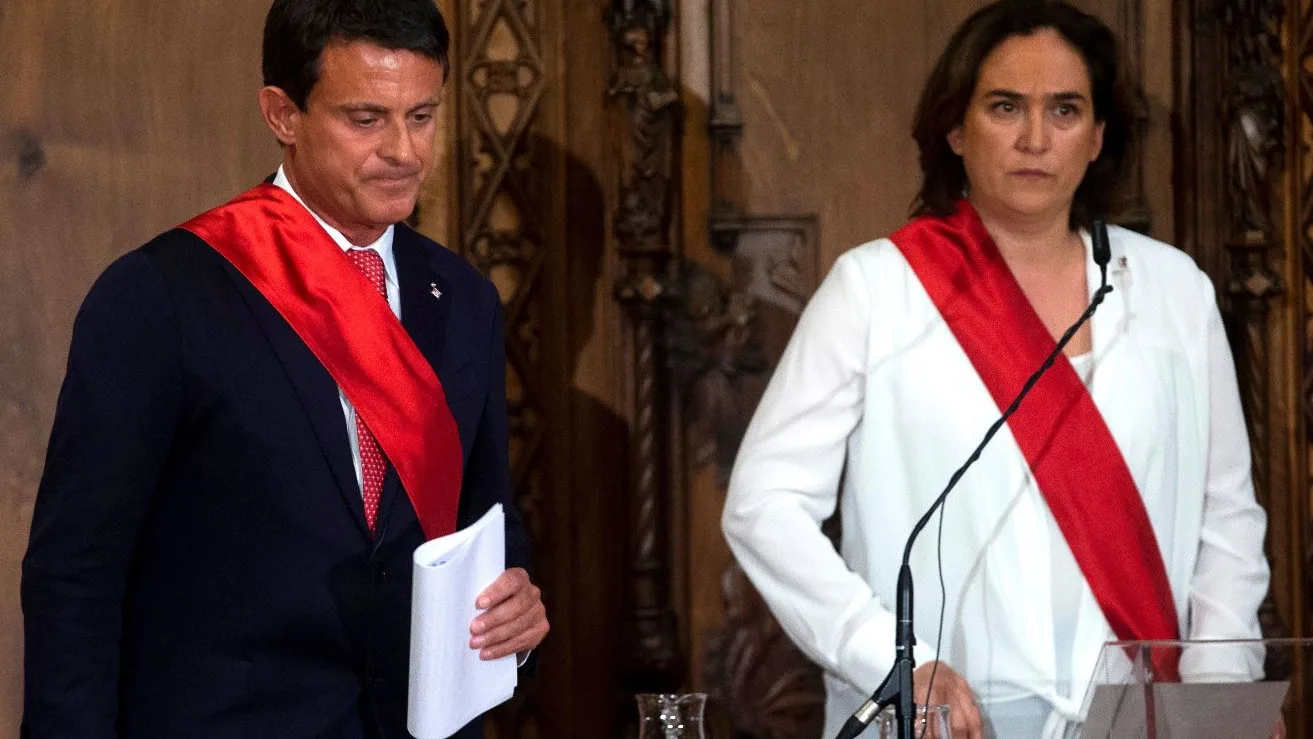 Manuel Valls y Ada Colau en el ayuntamiento de Barcelona