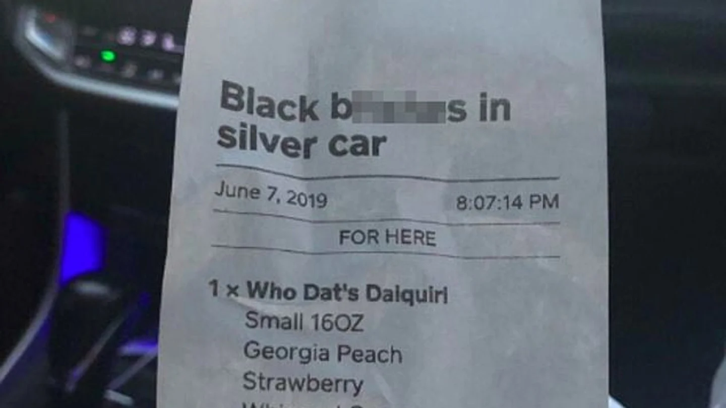 Un brutal mensaje racista en el ticket de un restaurante sorprende a una mujer afroamericana: "No lo soportaré" Un brutal mensaje racista en el ticket de un restaurante sorprende a una mujer afroamericana: "No lo soportaré"