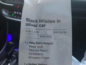 Un brutal mensaje racista en el ticket de un restaurante sorprende a una mujer afroamericana: "No lo soportaré" Un brutal mensaje racista en el ticket de un restaurante sorprende a una mujer afroamericana: "No lo soportaré"