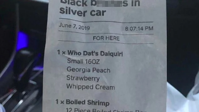 Un brutal mensaje racista en el ticket de un restaurante sorprende a una mujer afroamericana: "No lo soportaré"