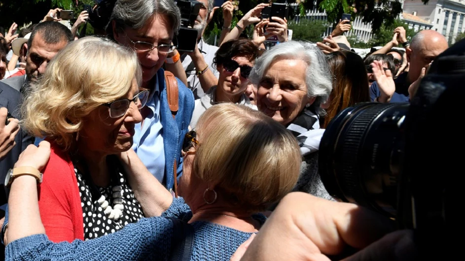 Imagen de la concentración frente al Ayuntamiento de Madrid en apoyo a Manuela Carmena