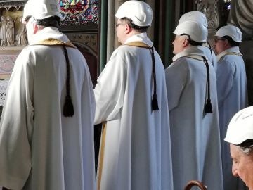 Primera misa en Notre Dame después de los incendios Primera misa en Notre Dame después de los incendios