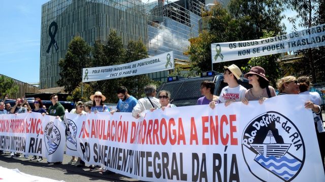 Imagen de la manifestación en Pontevedra para que la empresa 'Ence' abandone la ría