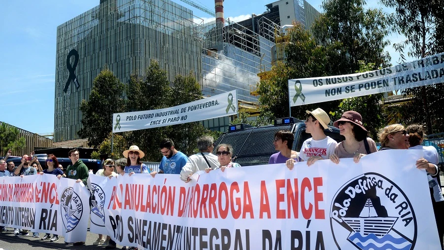 Imagen de la manifestación en Pontevedra para que la empresa 'Ence' abandone la ría