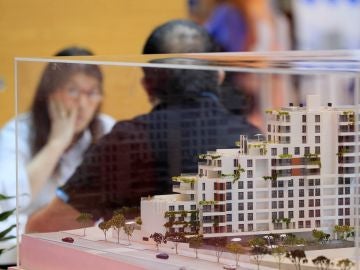 La nueva ley hipotecaria ahorrará al cliente hasta 1.000 euros en gastos. La nueva ley hipotecaria ahorrará al cliente hasta 1.000 euros en gastos.