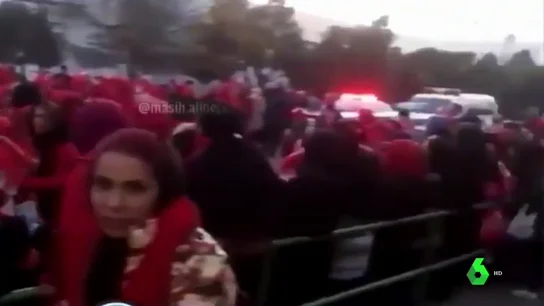 Mujeres iraníes sufren agresiones al tratar de acceder a eventos deportivos Mujeres iraníes sufren agresiones al tratar de acceder a eventos deportivos