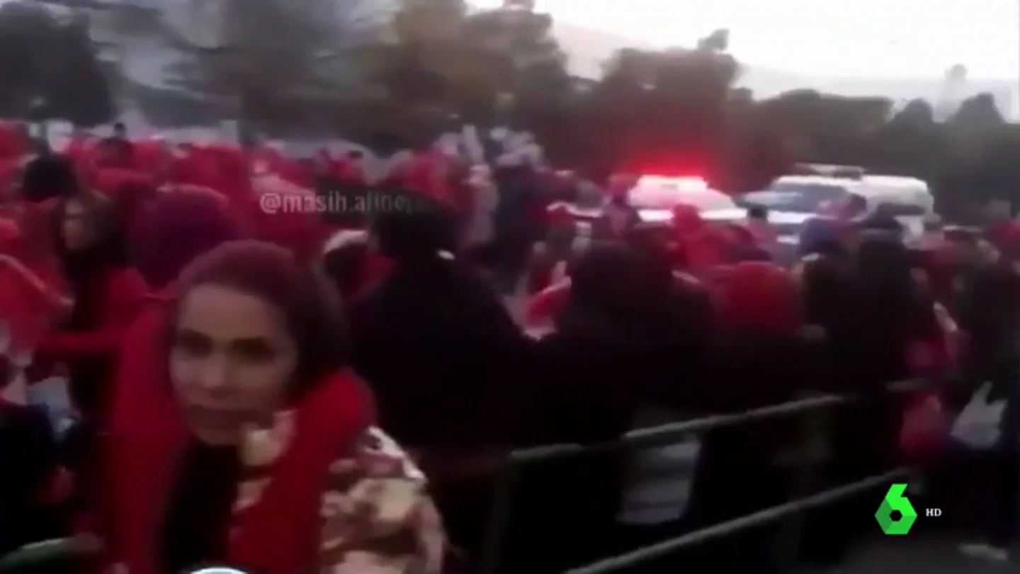 Mujeres iraníes sufren agresiones al tratar de acceder a eventos deportivos Mujeres iraníes sufren agresiones al tratar de acceder a eventos deportivos
