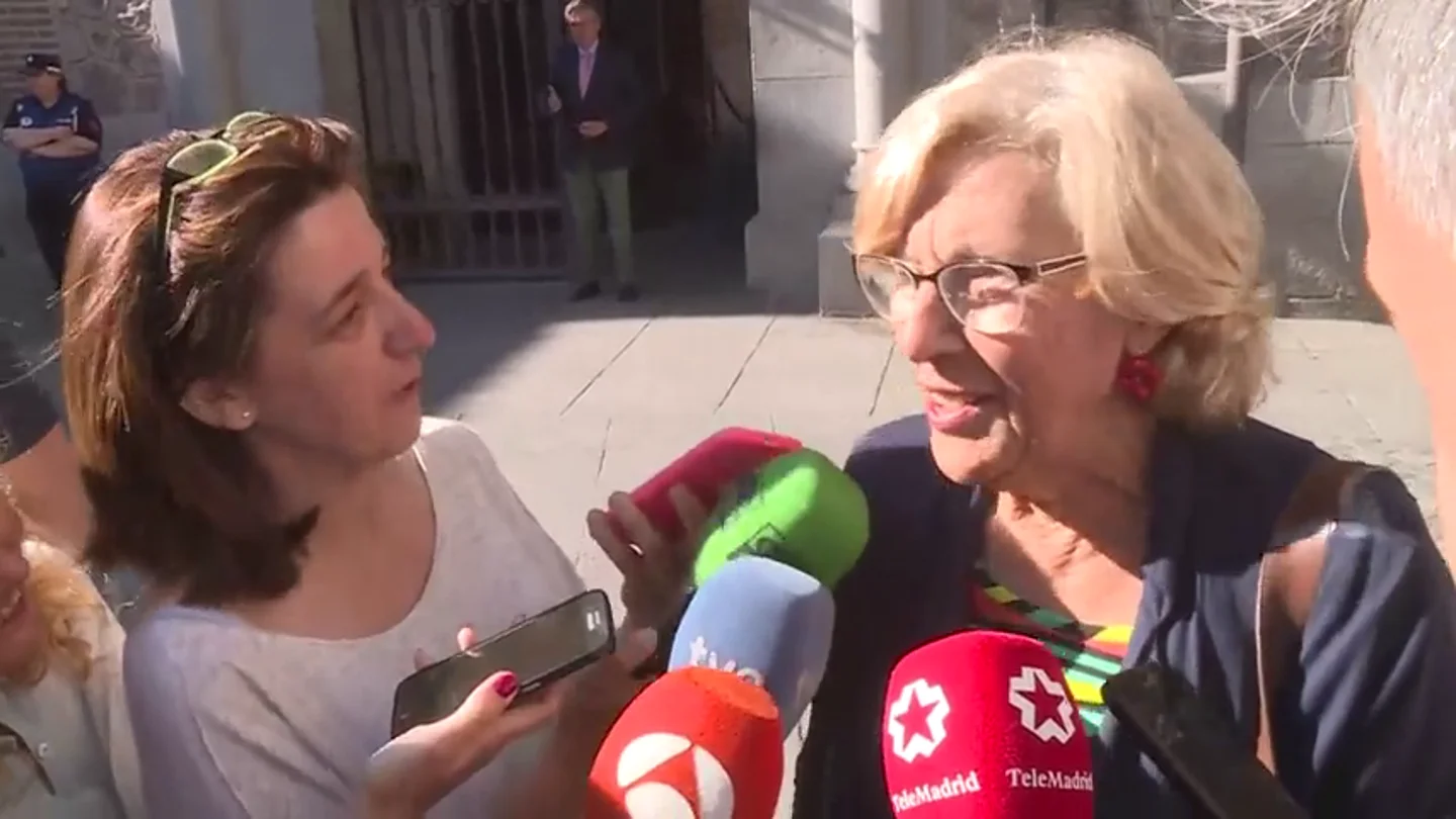 Manuela Carmena renuncia a su acta de concejala en Madrid: "Yo ya no soy nadie" Manuela Carmena renuncia a su acta de concejala en Madrid: "Yo ya no soy nadie"