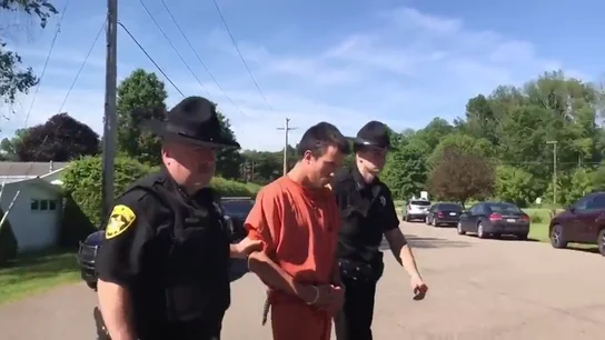 Un hombre viola y asesina a su bebé de ocho meses y tira el cuerpo a un estanque Un hombre viola y asesina a su bebé de ocho meses y tira el cuerpo a un estanque