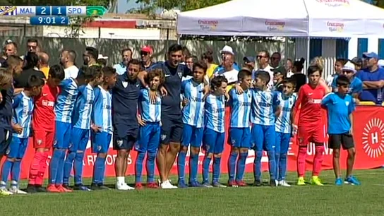 Los jugadores del Málaga dan la espalda a la grada Los jugadores del Málaga dan la espalda a la grada