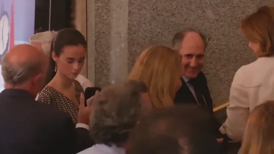 El rifirrafe entre la infanta Elena y su hija Victoria Federica por el tirante del sujetador El rifirrafe entre la infanta Elena y su hija Victoria Federica por el tirante del sujetador