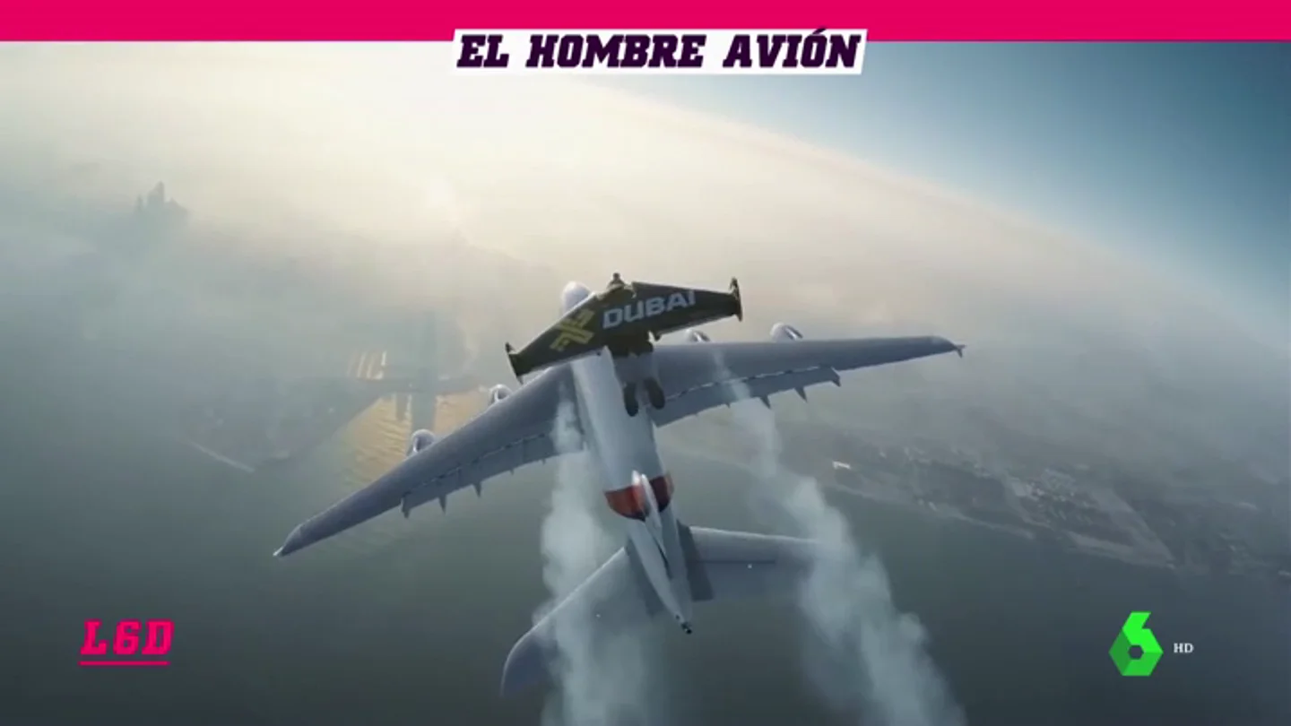 Yves Rossy, el 'hombre avión' que sobrevuela los Dolomitas a más de 300 km/h Yves Rossy, el 'hombre avión' que sobrevuela los Dolomitas a más de 300 km/h
