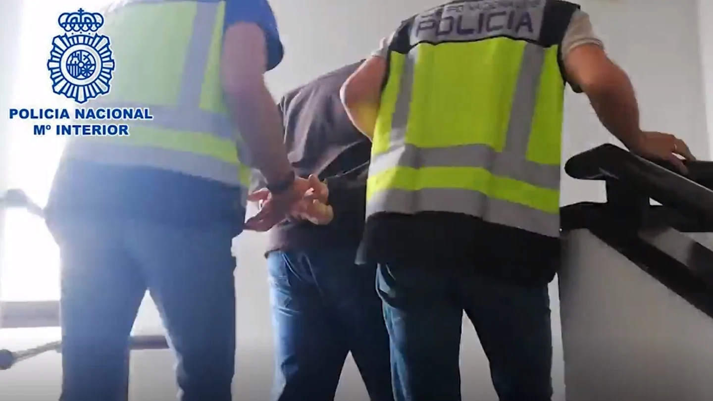 El acusado siendo detenido por la Policía Nacional en Madrid El acusado siendo detenido por la Policía Nacional en Madrid