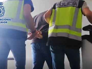 El acusado siendo detenido por la Policía Nacional en Madrid El acusado siendo detenido por la Policía Nacional en Madrid