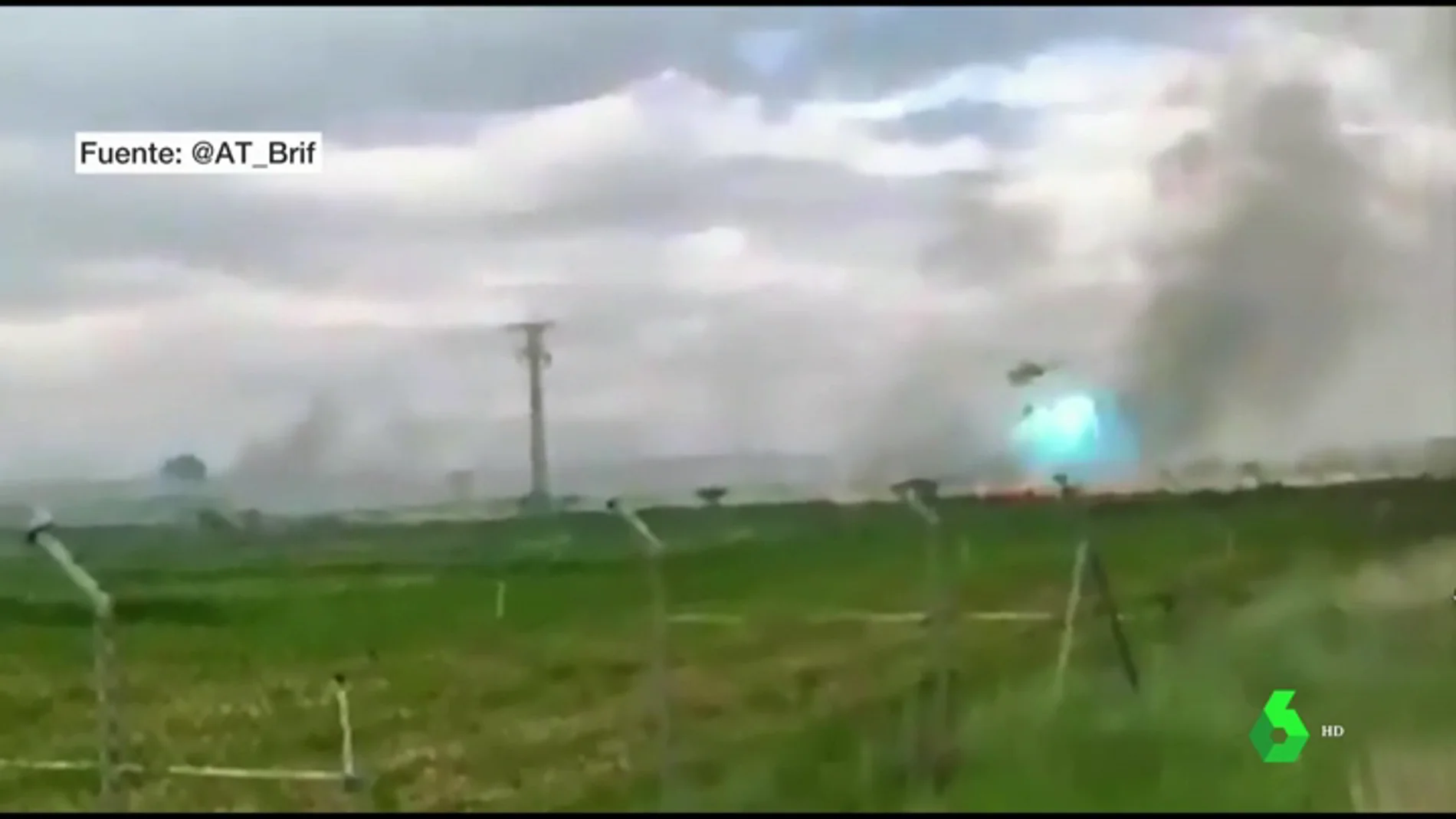 Un helicóptero choca contra el tendido eléctrico mientras intentaba apagar un incendio
