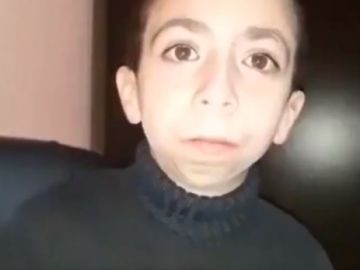 La desgarradora búsqueda de Gino, un niño que perdió su móvil con los vídeos de su madre fallecida: "No quiero olvidarla" La desgarradora búsqueda de Gino, un niño que perdió su móvil con los vídeos de su madre fallecida: "No quiero olvidarla"