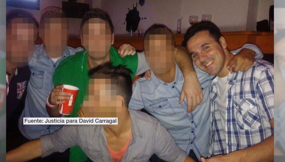 David Carragal junto a sus amigos