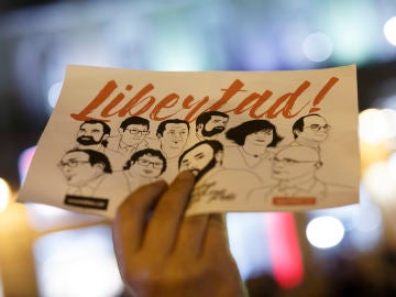 Una manifestante pide la libertad para los políticos catalanes en prisión (Archivo) Una manifestante pide la libertad para los políticos catalanes en prisión (Archivo)