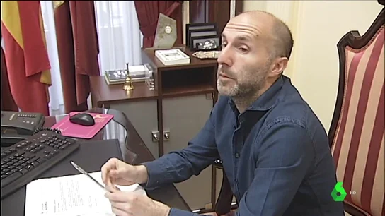 El alcalde de Ourense acusa a los funcionarios de absentismo injustificado y les obligará a fichar a diario El alcalde de Ourense acusa a los funcionarios de absentismo injustificado y les obligará a fichar a diario