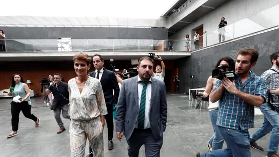 Unai Ualde junto a la portavoz del PSN Unai Ualde junto a la portavoz del PSN