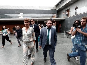 Unai Ualde junto a la portavoz del PSN Unai Ualde junto a la portavoz del PSN