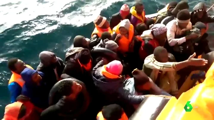 Al menos 22 desaparecidos tras naufragar su patera en el Mar de Alborán Al menos 22 desaparecidos tras naufragar su patera en el Mar de Alborán