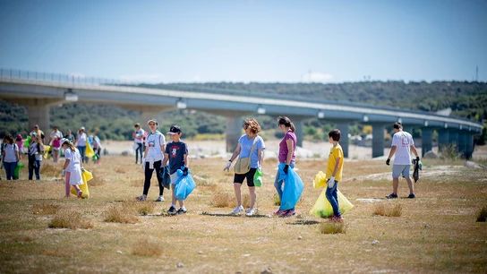 Jornada de recogida de basuraleza de Libera, proyecto impulsado por Ecoembes y SEO/BirdLife Libera de 'basuraleza' el medio ambiente