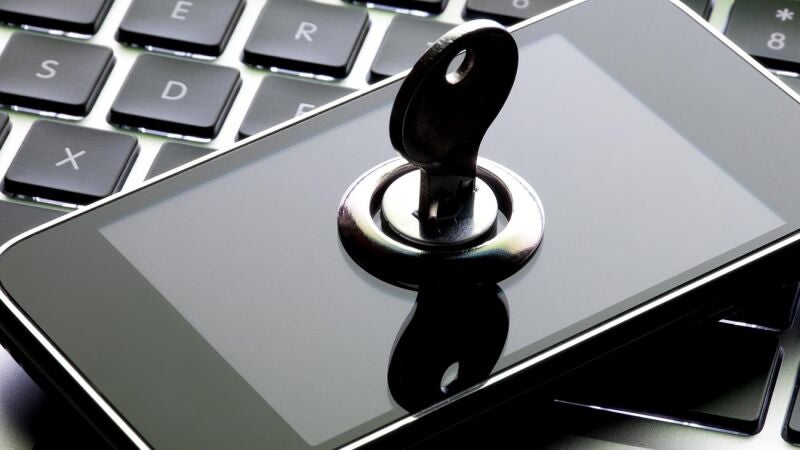 ¿Cómo proteges tu móvil? Estos son los métodos de desbloqueo más seguro según la OCU 