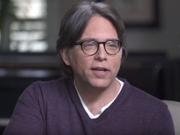 Keith Raniere en una entrevista Keith Raniere en una entrevista