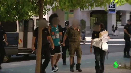 Prisión sin fianza para el joven de 20 años que estampó la cabeza de su exnovia contra un escaparate Prisión sin fianza para el joven de 20 años que estampó la cabeza de su exnovia contra un escaparate
