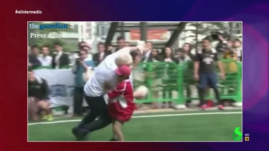 'Boris apisonadora Johnson', el candidato sin piedad con sus rivales: así placaba a un niño en un partido de rugby 'Boris apisonadora Johnson', el candidato sin piedad con sus rivales: así placaba a un niño en un partido de rugby
