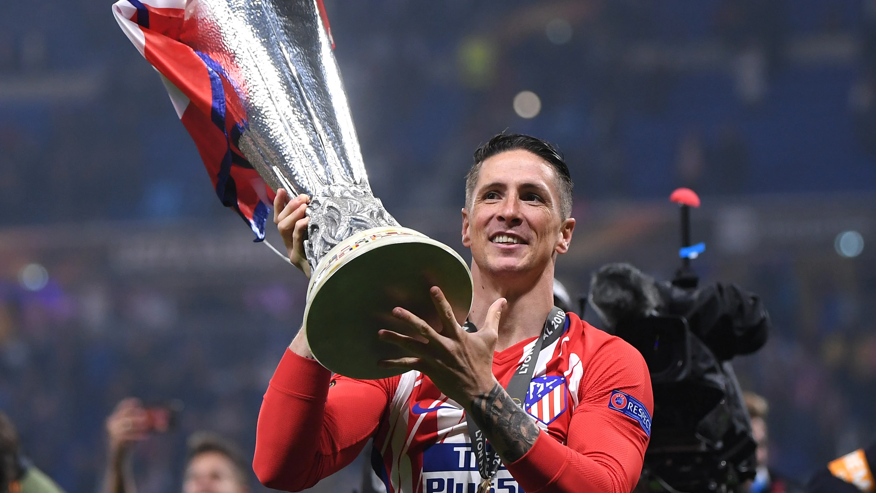 Fernando Torres levanta el trofeo de la Europa League