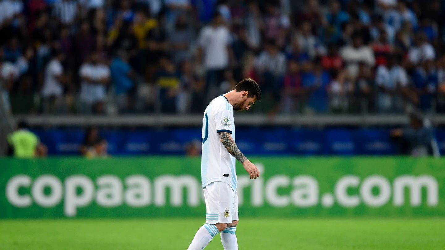 Leo Messi, cabizbajo en un partido de Argentina Leo Messi, cabizbajo en un partido de Argentina