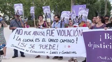 Decenas de personas se concentran en las ciudades españolas para celebrar la sentencia contra 'La Manada'