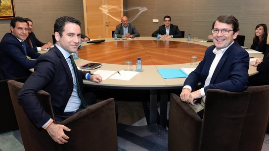 PP y Cs firman un acuerdo de 100 medidas para gobernar Castilla y León PP y Cs firman un acuerdo de 100 medidas para gobernar Castilla y León