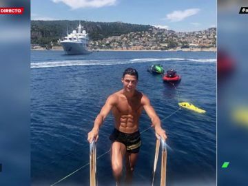 El planchazo de Cristiano Ronaldo en el mar durante sus exclusivas vacaciones El planchazo de Cristiano Ronaldo en el mar durante sus exclusivas vacaciones