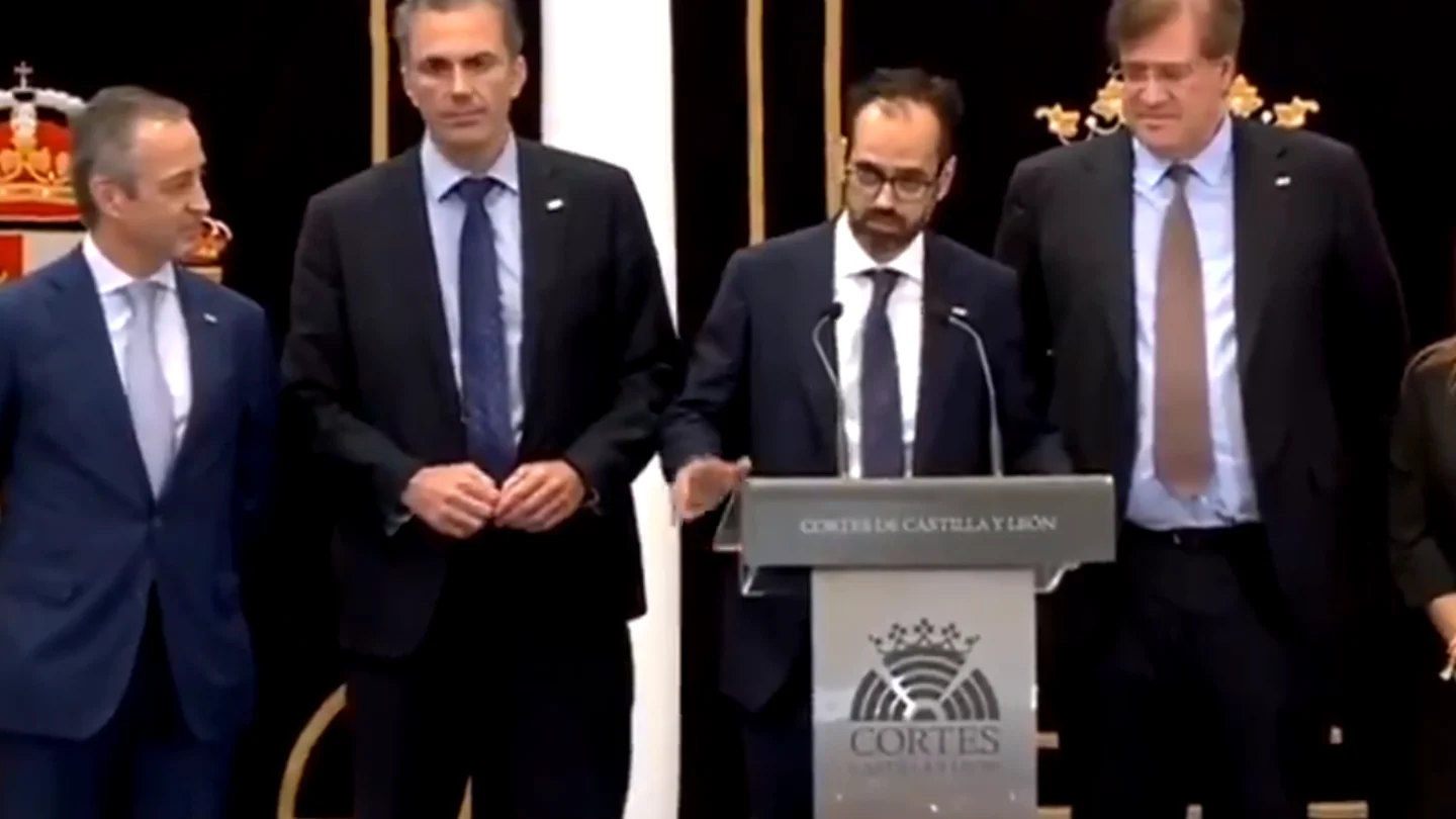 Jesús García-Conde y Javier Ortega Smith en las Cortes de Castilla y León Jesús García-Conde y Javier Ortega Smith en las Cortes de Castilla y León