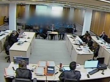 laSexta accede en exclusiva a las imágenes de Bárcenas y Cospedal en el juicio contra el PP por la destrucción de los discos duros laSexta accede en exclusiva a las imágenes de Bárcenas y Cospedal en el juicio contra el PP por la destrucción de los discos duros