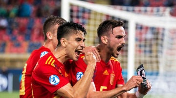 Fabián celebra un gol con España