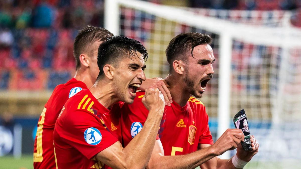 Fabián celebra un gol con España