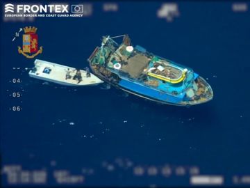Detenidos siete traficantes grabados por Frontex en alta mar con 81 migrantes Detenidos siete traficantes grabados por Frontex en alta mar con 81 migrantes