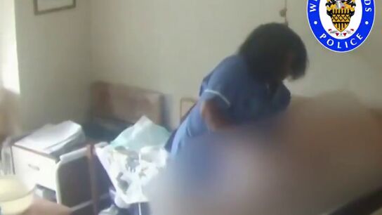 Graban a una cuidadora maltratando a una anciana de 101 a&ntilde;os con demencia