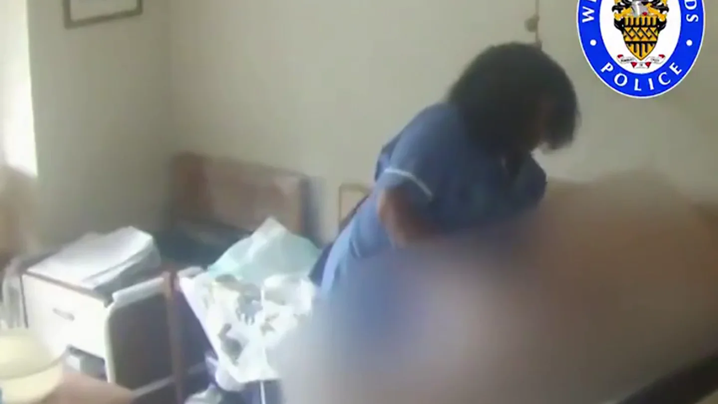 Graban a una cuidadora maltratando a una anciana de 101 años con demencia Graban a una cuidadora maltratando a una anciana de 101 años con demencia