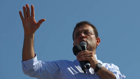 El candidato del Partido Popular Republicano CHP para el alcalde de Estambul, Ekrem Imamoglu, habla durante su campaña electoral en Estambul, Turquía. El candidato del Partido Popular Republicano CHP para el alcalde de Estambul, Ekrem Imamoglu, habla durante su campaña electoral en Estambul, Turquía.